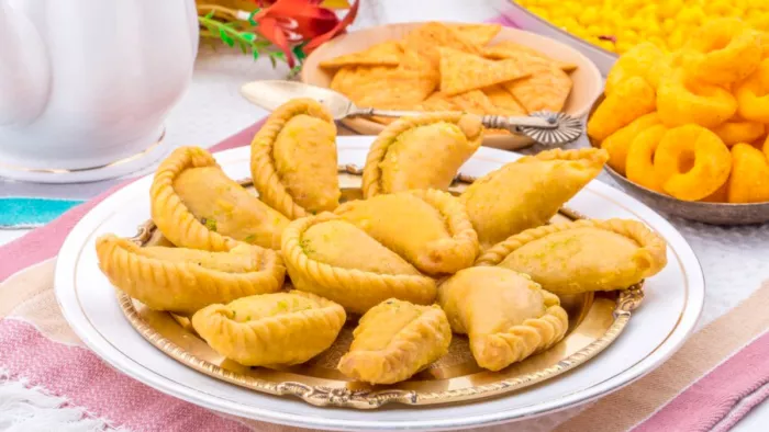 Holi 2024: होली के लिए ऐसे बनाएं अलग-अलग तरह की गुजिया