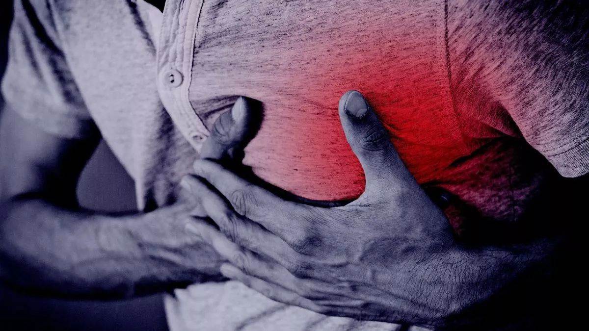 indore man suffers heart attack after policemen ask him to clean thana went to lodge fir