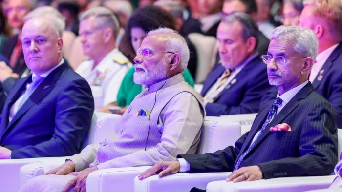 पीएम मोदी, न्यूजीलैंड के प्रधानमंत्री क्रिस्टोफर लक्सन और विदेश मंत्री एस जयशंकर। ( फोटो- एएनआई )