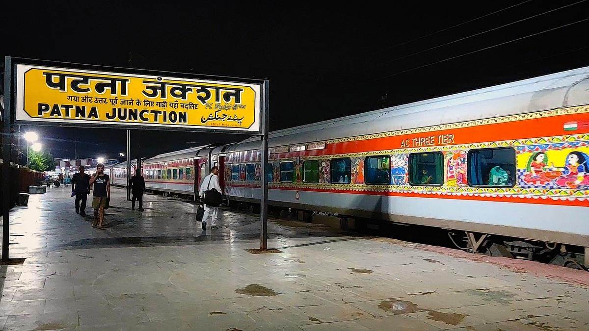 https://www.jagranimages.com/images/newimg/17032025/17_03_2025-patna_junction_23901358.jpg
