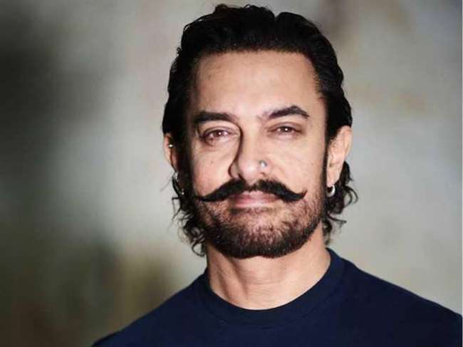 आमिर खान समेत चार को नोटिस, ठग्स आफ हिंदुस्तान में भावनाओं को ठेस पहुंचाने का आरोप - Four including Aamir Khan charged with hurting sentiments in Thugs of Hindostan