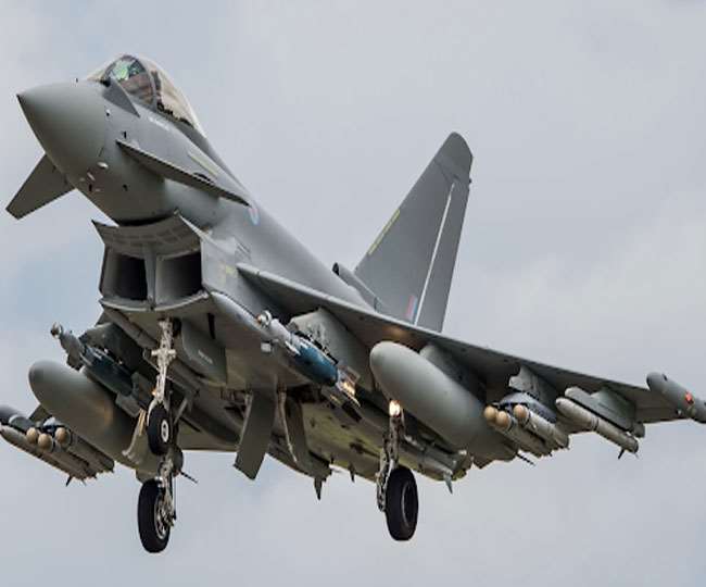 चीन तेल या प्राकृतिक गैस के बदले ईरान को लड़ाकू विमान देने में हिचकिचा रहा है।