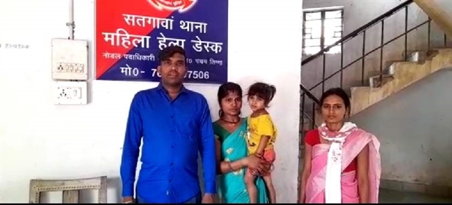 सड़क पर रोती मिली बच्ची, स्वजन को सौंपा