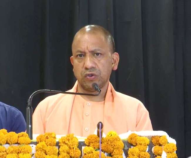 सीएम योगी आदित्यनाथ ने लखनऊ में गंगा यात्रा कार्यक्रम में कहा मां गंगा हमारी समाजिक आस्था हैं।