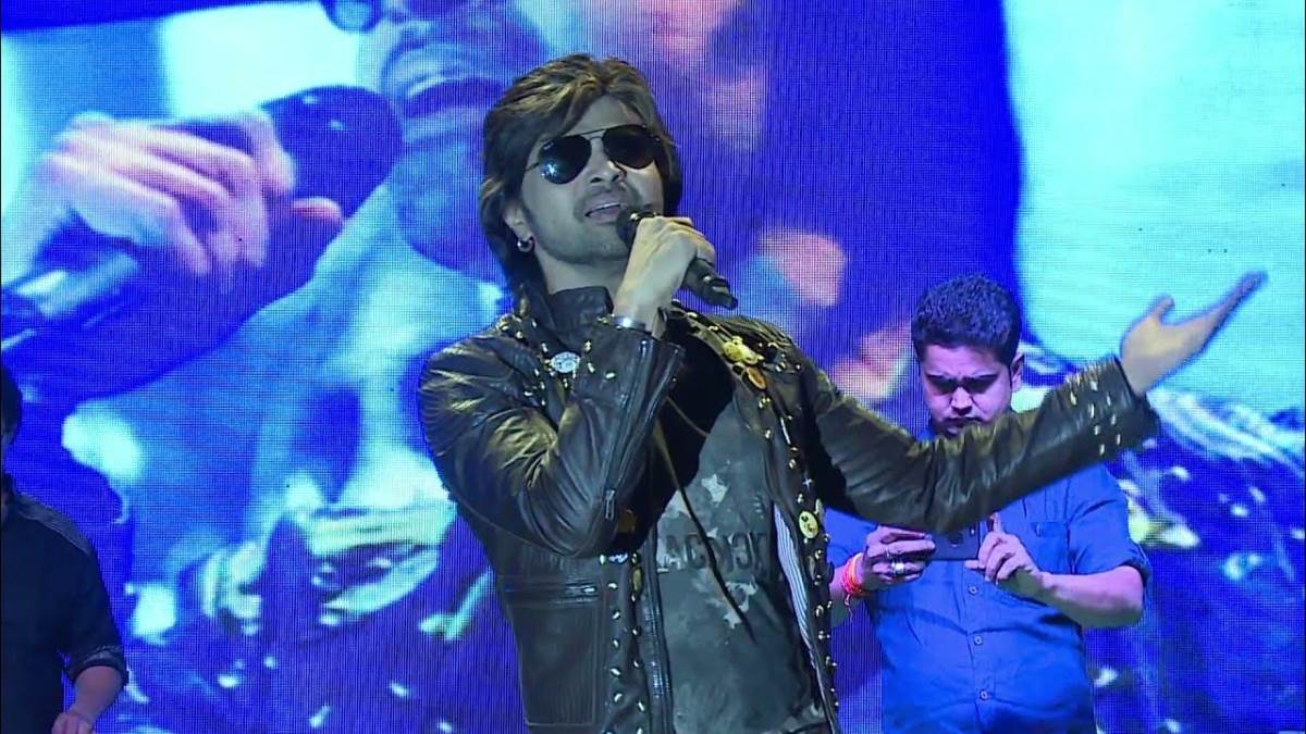 https://www.jagranimages.com/images/newimg/17042023/17_04_2023-himesh_reshammiya_23388093_164620121.jpg