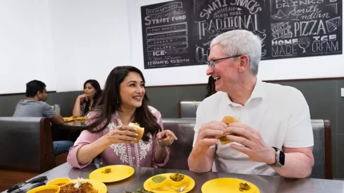 tim cook mumbai visit, tim cook india visit, tim cook and Madhuri Dixit, tim cook Vada Pav, Apple CEO