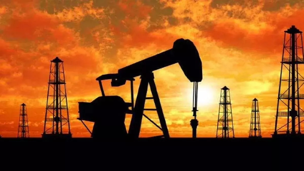 Oil Import Bill: भारत के कच्चे तेल के आयात बिल में 16 प्रतिशत की गिरावट, घरेलू उत्पादन में कमी से आयात पर बढ़ी निर्भरता