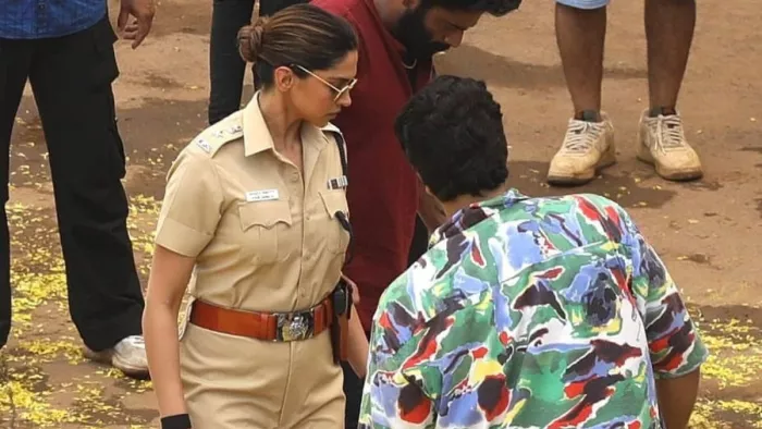 'सिंघम अगेन' शूटिंग सेट से दीपिका पादुकोण