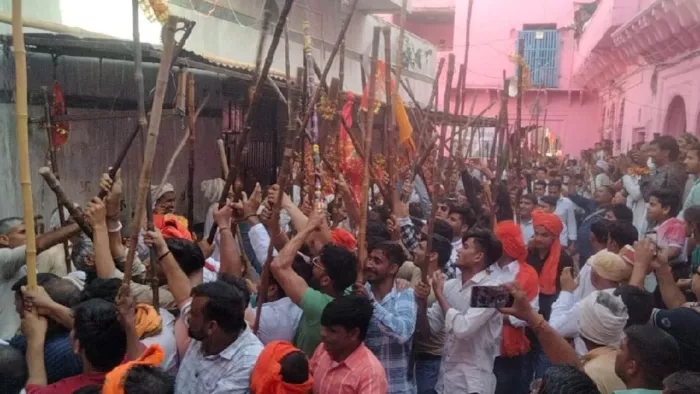 नरी सेमरी मंदिर मे सबसे अंत मे लट्ट पूजा करते है नरी सेमरी गांव
