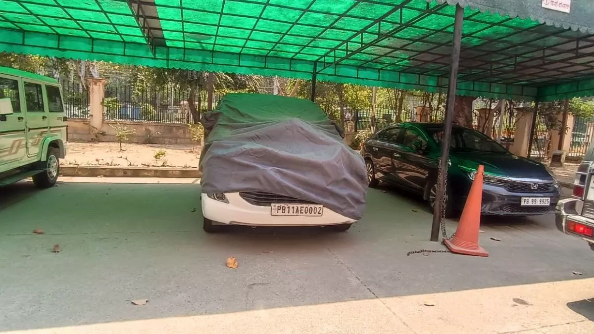 पटियाला डीसी की गाड़ी अटैच, ऑफिस में लगे AC-पंखे उठाने लगी कोर्ट की टीम तो मची अफरा-तफरी; विभाजन से जुड़ा है मामला