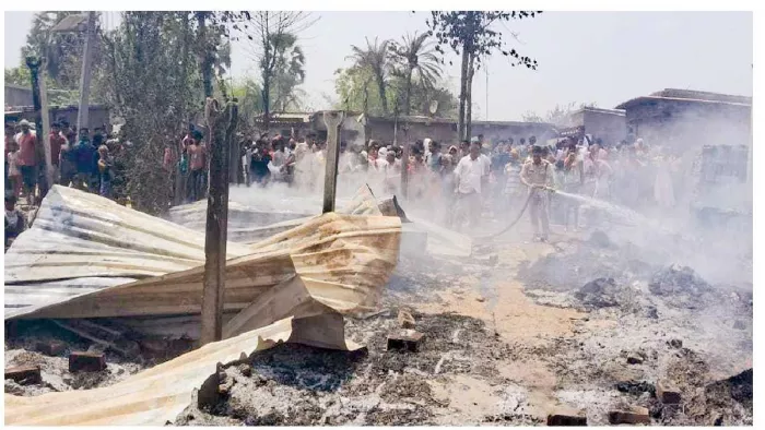 मुजफ्फरपुर में लगी भीषण आग में जलकर खाक हुए घर