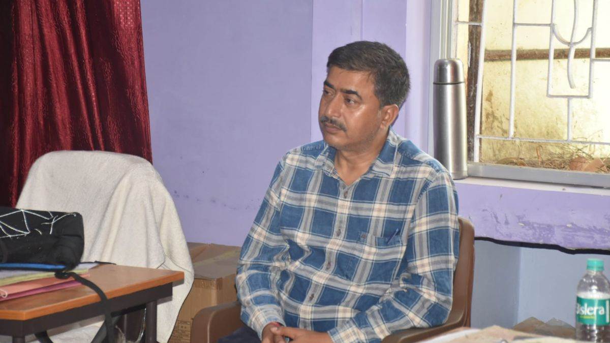 vigilance team raids assistant settlement officer mukul kumar jhas premises