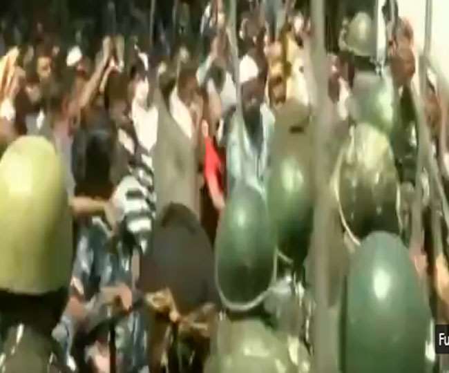 Ruckus after action in Narada case Trinamool activists stonewalling outside  CBI office