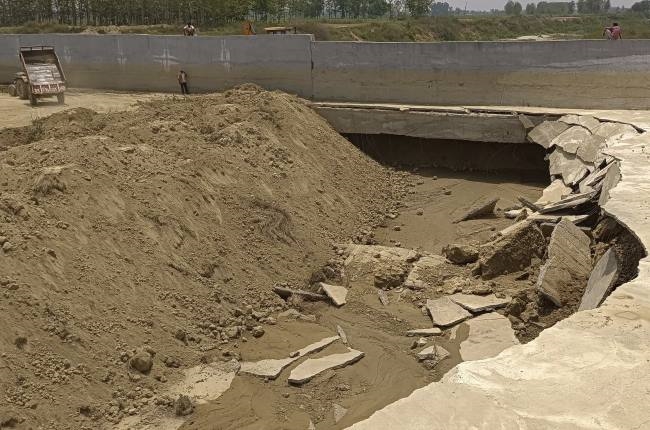 bridge has been broken over rapti main river canal in balrampur