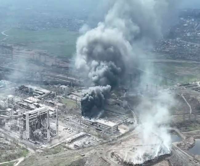 मारीपोल के अज़ोवस्टल स्टील प्लांट में छिपे 250 से अधिक यूक्रेनी लड़ाकों ने आत्मसमर्पण कर दिया है।