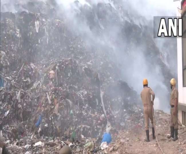26 अप्रैल को भलस्वा लैंडफिल साइट पर कूड़े में आग लग गई थी।