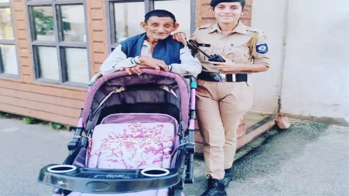 हिमाचल की महिला पुलिस कर्मी ने चलाई बुजुर्ग की ट्राली, 1100 रुपये कमाकर दिए, हर तरफ हो रही है तारीफ