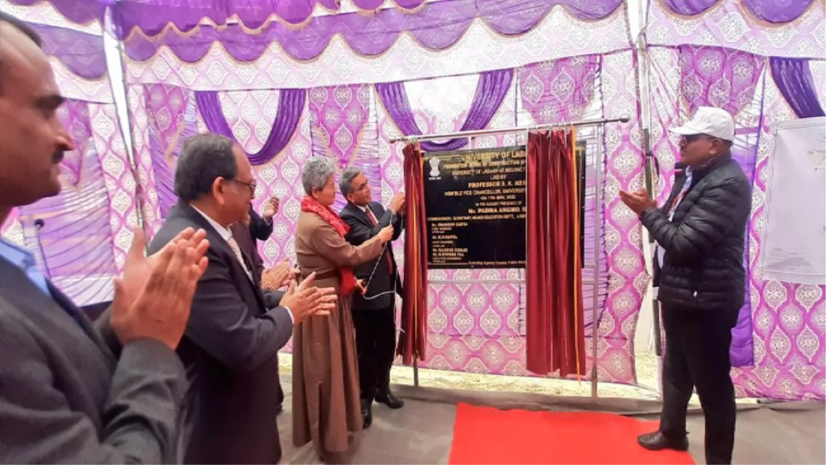 लद्दाख विश्वविद्यालय के नए भवनों का निमार्ण शुरू, लेह के मेलंगथांग में रखा उपकुलपति ने नीव पत्थर