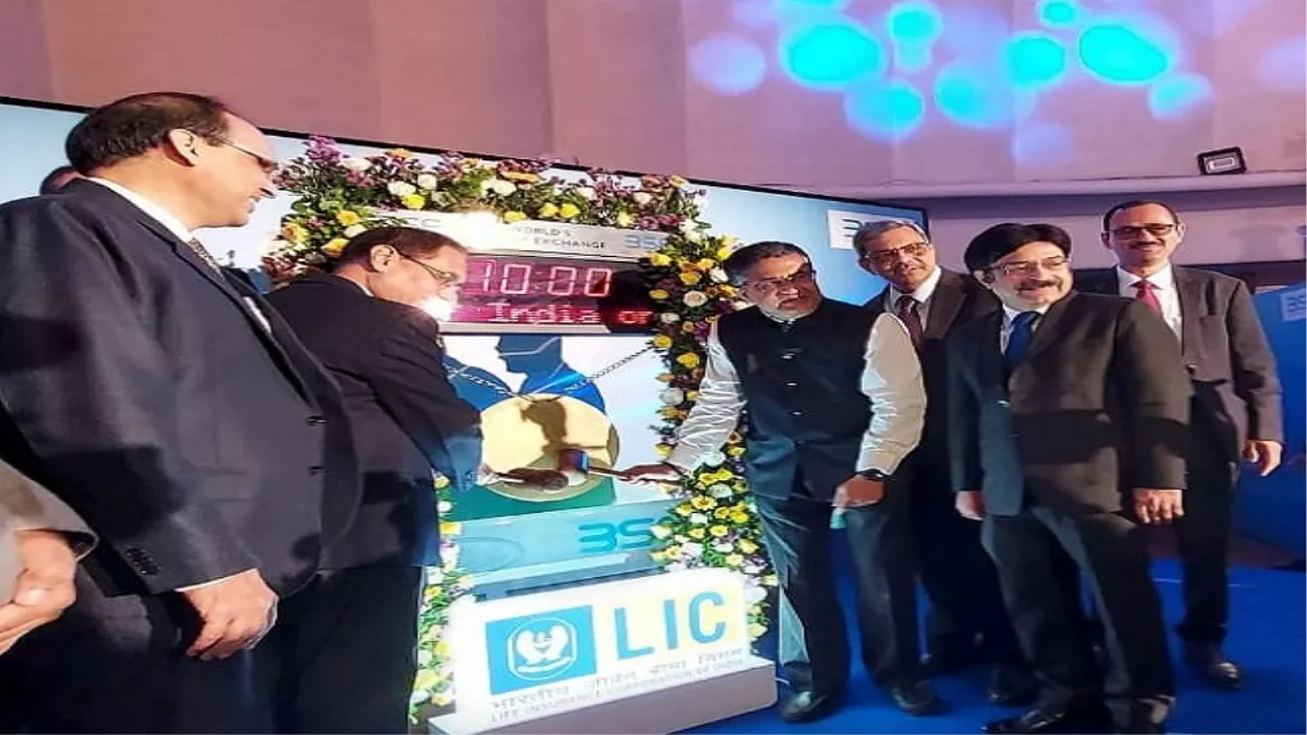 Business Hindi News Highlights : LIC स्टॉक होल्ड करने में होगा फायदा-दीपम