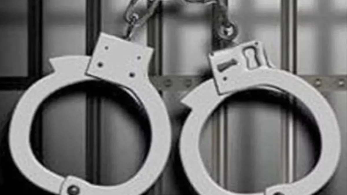जम्मू: गांजे की तस्करी के आरोप में दो महिलाएं गिरफ्तार, आरोपितों से चार किलोग्राम गांजा-चार लाख रुपये की नकदी बरामद