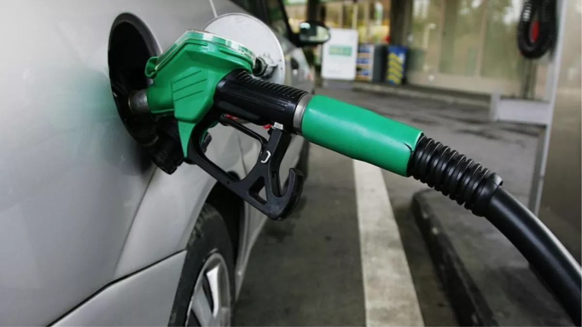Petrol-Diesel की कीमतें रखनी चाहिए कम, टैक्‍स घटाकर ऐसा कर सकती है सरकार : CII