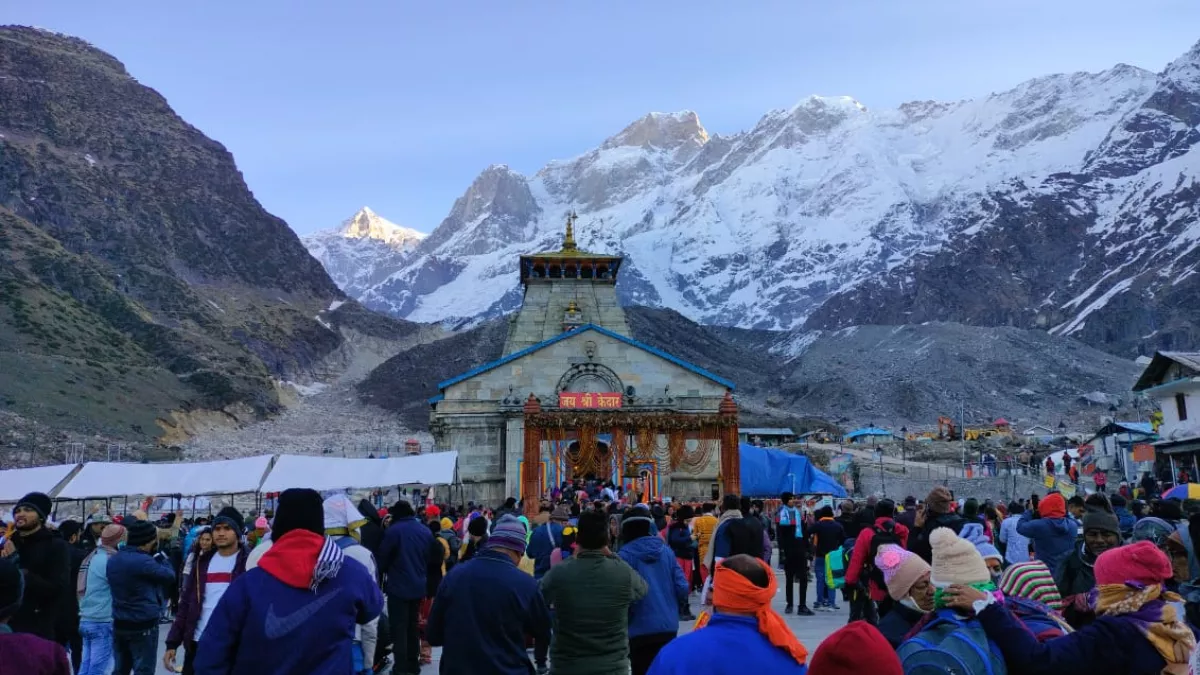 Kedarnath Yatra में बिछड़े 13 वर्षीय पोते को दादा से मिलवाया, दादा ने की उत्तराखंड पुलिस की तारीफ