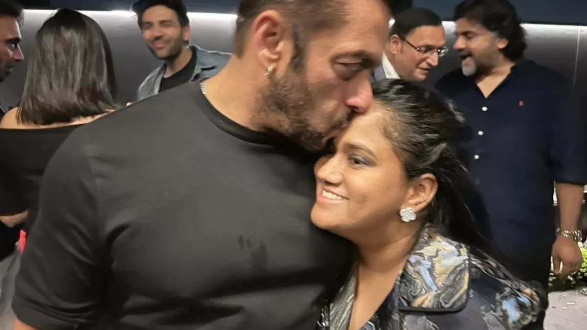 Salman Khan की बहन अर्पिता खान शर्मा के घर से 5 लाख की इयररिंग चोरी पुलिस  ने घर के नौकर को किया गिरफ्तार - Salman Khan sister Arpita Khan Earrings  worth 5
