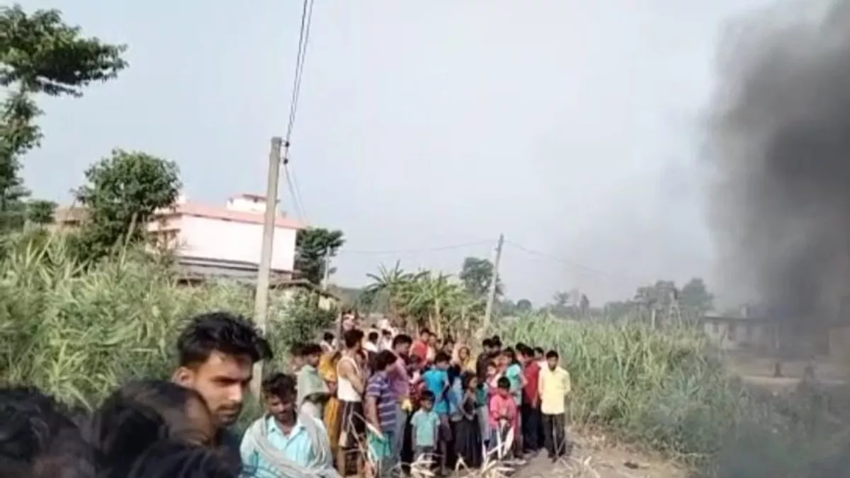 Bihar: सीतामढ़ी में जिंदा जले साला-बहनोई, अलाव की चिंगारी से घर में लगी आग; वृद्धावस्था के कारण भाग नहीं सके