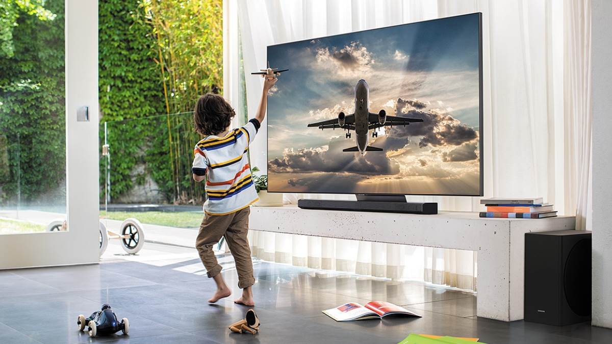 इन 50 Inch Smart TV की कीमत है मामूली लेकिन फीचर हैं एकदम मॉडर्न! एंटरटेनमेंट की दुनिया के बन नए सिकंदर