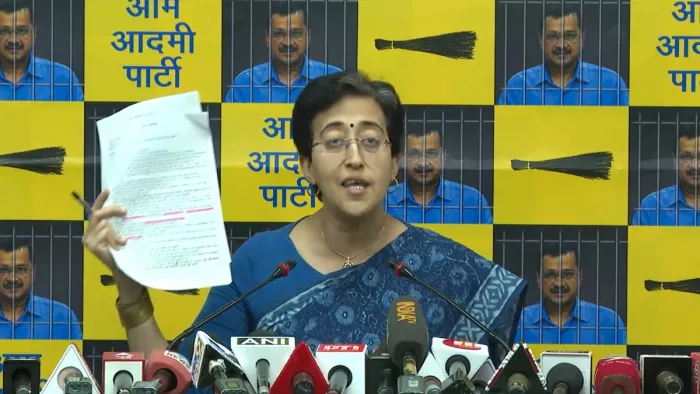 दिल्ली सरकार में मंत्री आतिशी ने बताया 12 मई का पूरा घटनाक्रम।