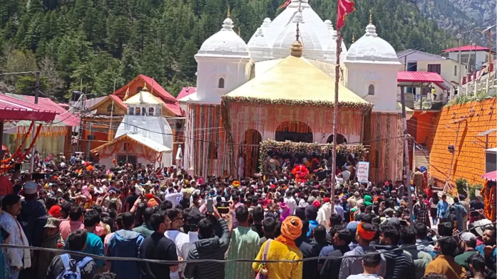 Chardham Yatra 2024: बिना पंजीकरण दर्शन के लिए जा रहे तीर्थ यात्रियों को लेकर प्रशासन सख्त