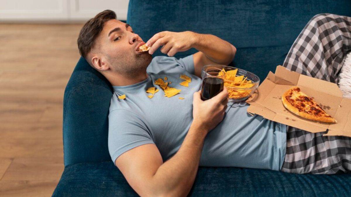 https://www.jagranimages.com/images/newimg/17052024/17_05_2024-how_to_stop_emotional_eating_23719726.jpg