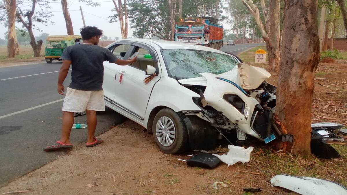 jamui road accident death of woman along with two children more than half a dozen injured