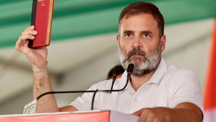 'यह मत समझिए मैं रायबरेली से चुनाव लड़ रहा हूं, मैं आपका हूं अमेठी का हूं और रहूंगा'
