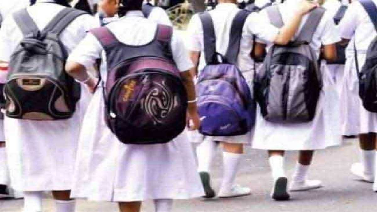 https://www.jagranimages.com/images/newimg/17052024/17_05_2024-school_dress_23719472.jpg