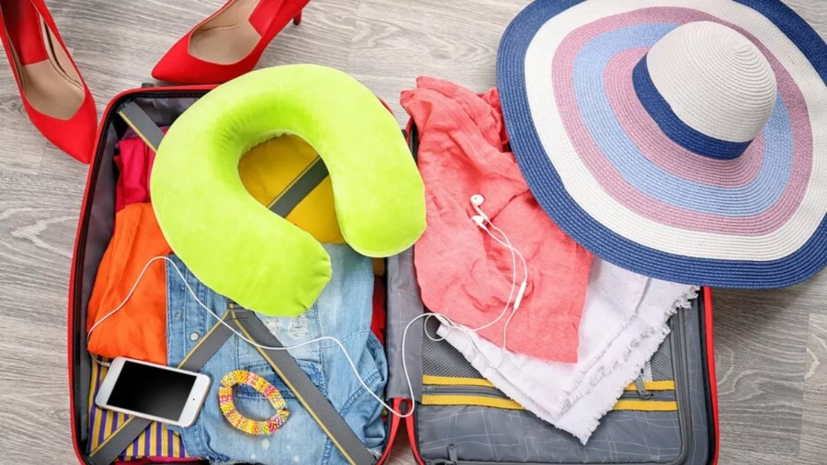 Summer Vacation Tips: गर्मियों में बना रहे हैं घूमने का प्लान, तो अपने बैकपैक में रखना न भूलें ये चीजें