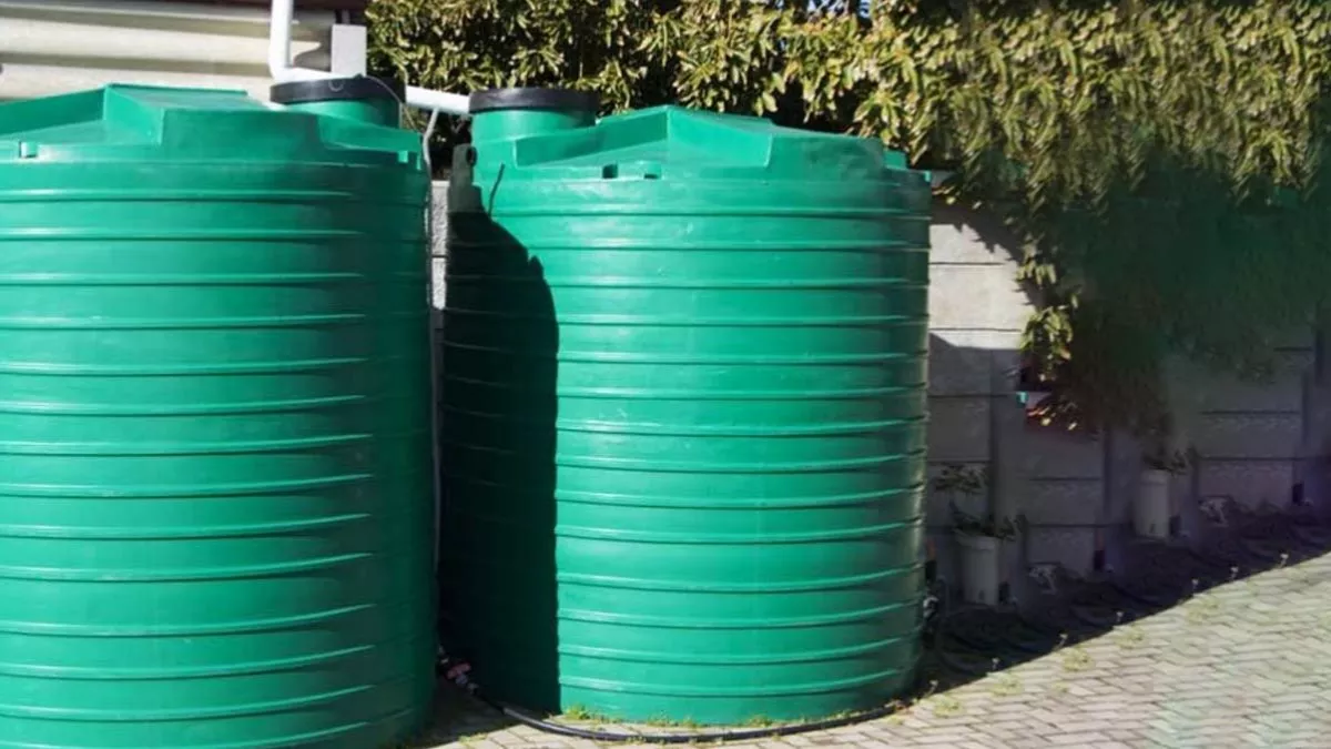Water Crisis : जल संस्थान का दफ्तर सामने, फिर भी दो दिन से नहीं आया पानी