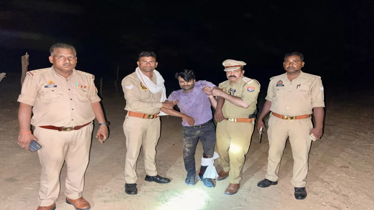 गैंग्सटर एक्ट का वांछित 25 हजार का इनामी मुठभेड़ में पकड़ा, बाएं पैर में लगी गोली