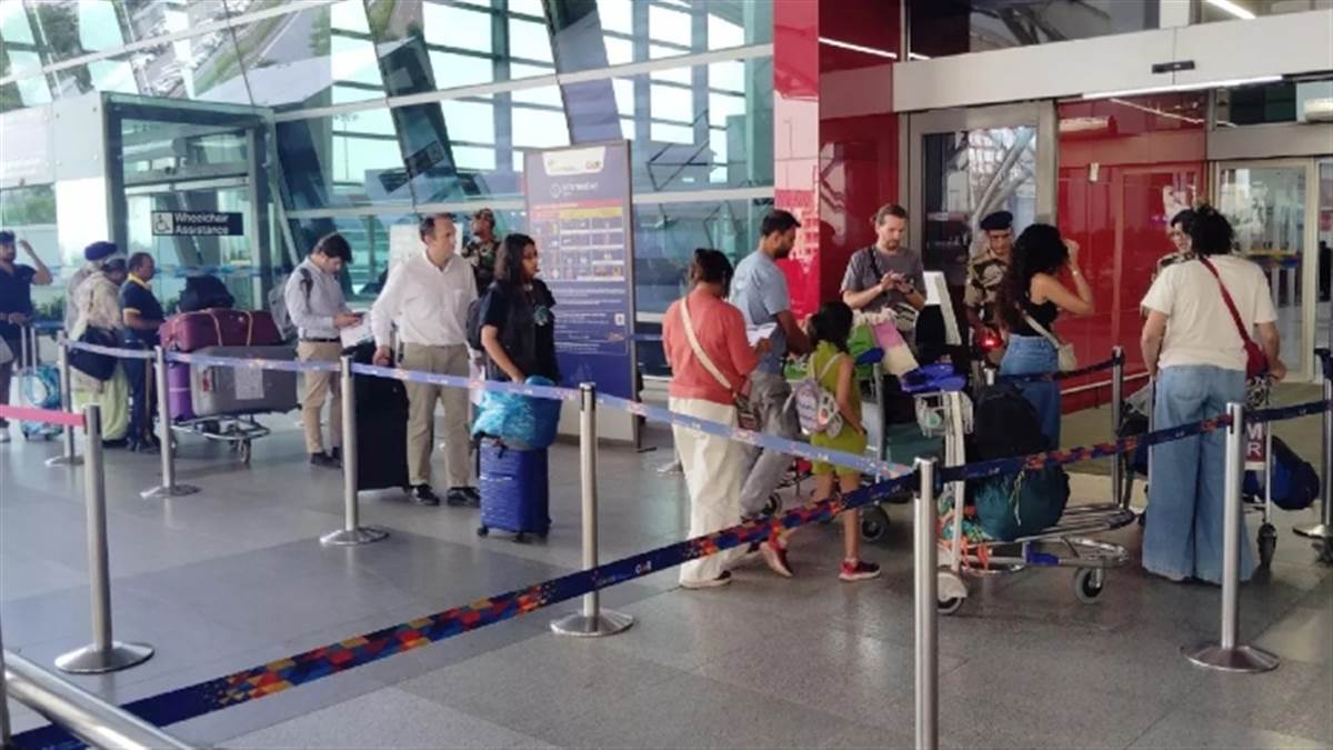 ncr igi airport 49 flights delayed 11 cancelled in delhi