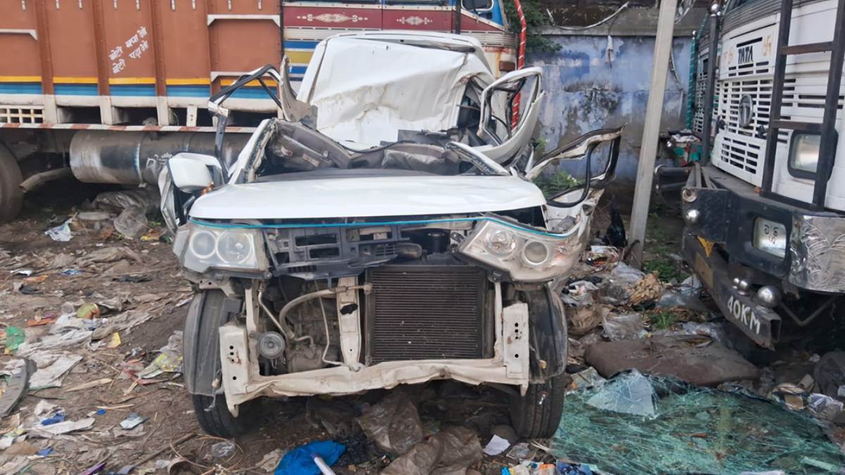 tragic road accident in bagodar husband wife and innocent child died