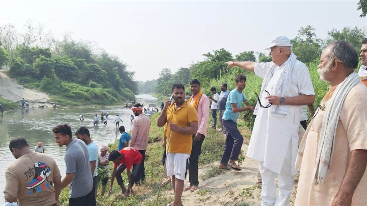 https://www.jagranimages.com/images/newimg/17052025/17_05_2025-deoriaboat_23939797.jpg