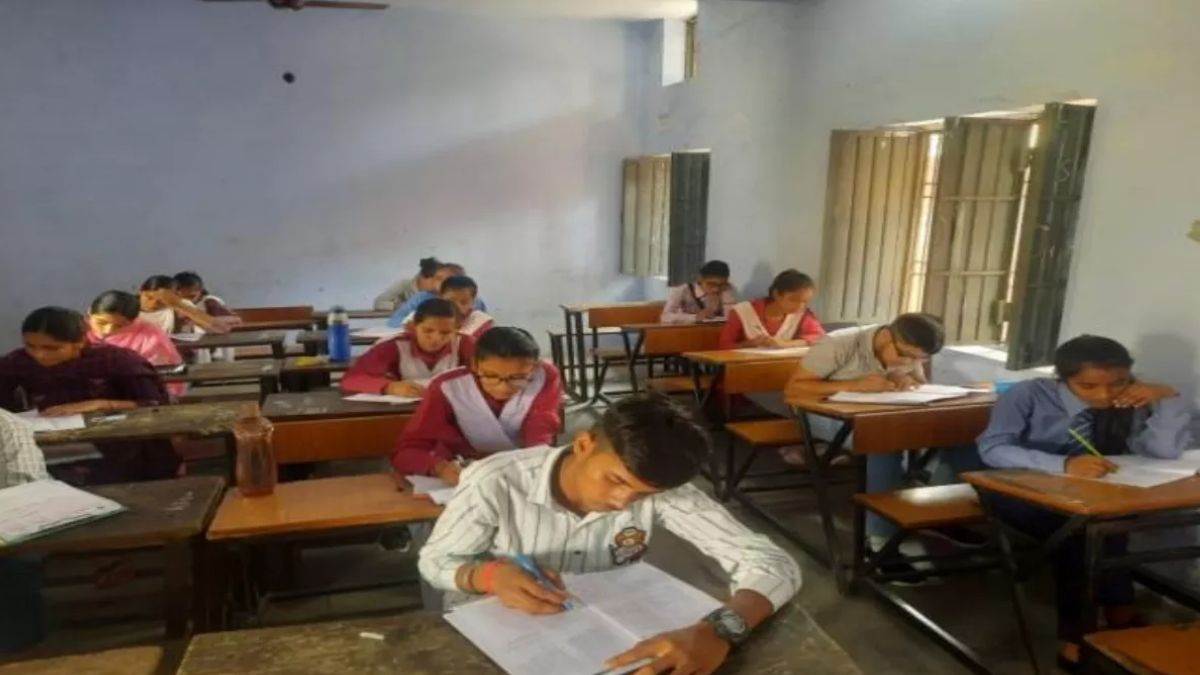 https://www.jagranimages.com/images/newimg/17052025/17_05_2025-haryana_school_classroom_23939718.jpg