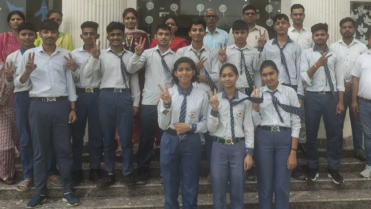 HBSE 10th Result: भिवानी का 92 प्रतिशत रहा परिणाम, जिला टॉपर बनीं वंशिका तंवर; घरों में जश्न का माहौल