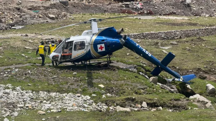 Kedarnath Helicopter Crash: हेलीकॉप्टर लैंडिंग के समय अचानक अनियंत्रित होकर क्रैश हो गया। जागरण