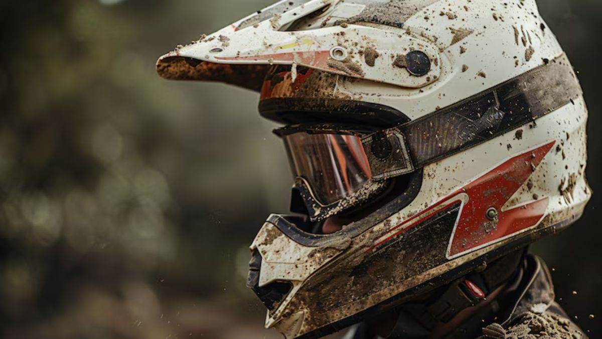 10 easy steps to clean your motorcycle helmet at home