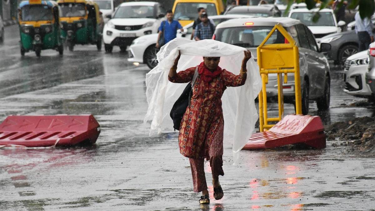 https://www.jagranimages.com/images/newimg/17052025/17_05_2025-rain_12_23939501.jpg