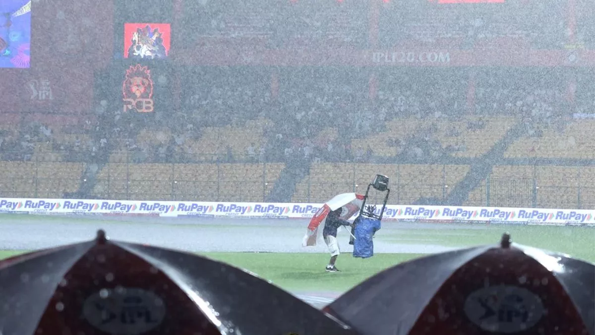 IPL 2025 RCB vs KKR Highlights: बारिश ने बिगाड़ा खेल, कोलकाता प्लेऑफ की रेस से बाहर; बेंगलुरु का इंतजार बढ़ा