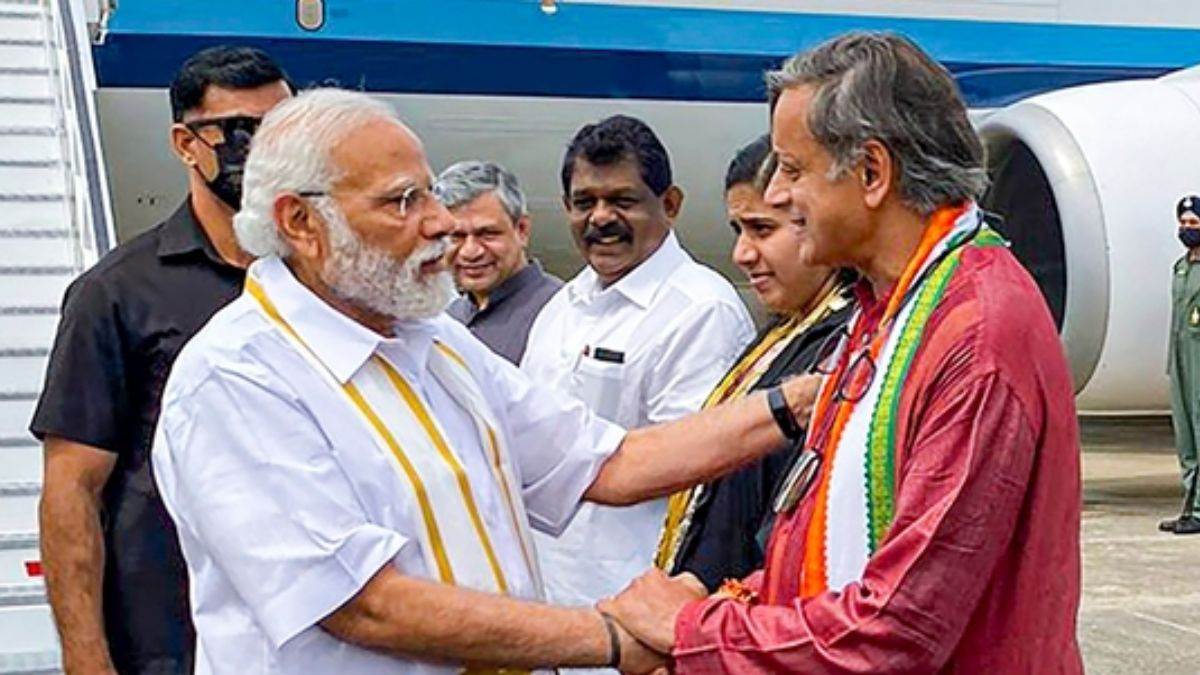 https://www.jagranimages.com/images/newimg/17052025/17_05_2025-shashi_tharoor_all_party_delegation_23939742.jpg