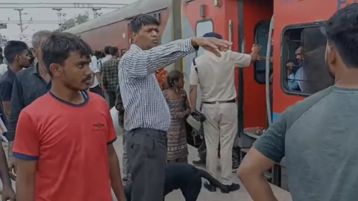 सूचना के समय ट्रेन तलवड़िया रेलवे स्टेशन के पास थी।