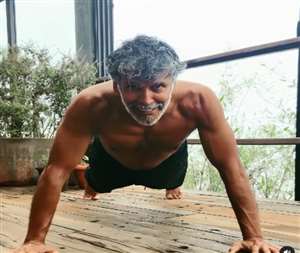 Milind Soman done 40 push-ups at the age of 55. photo source @milindrunning instagram.